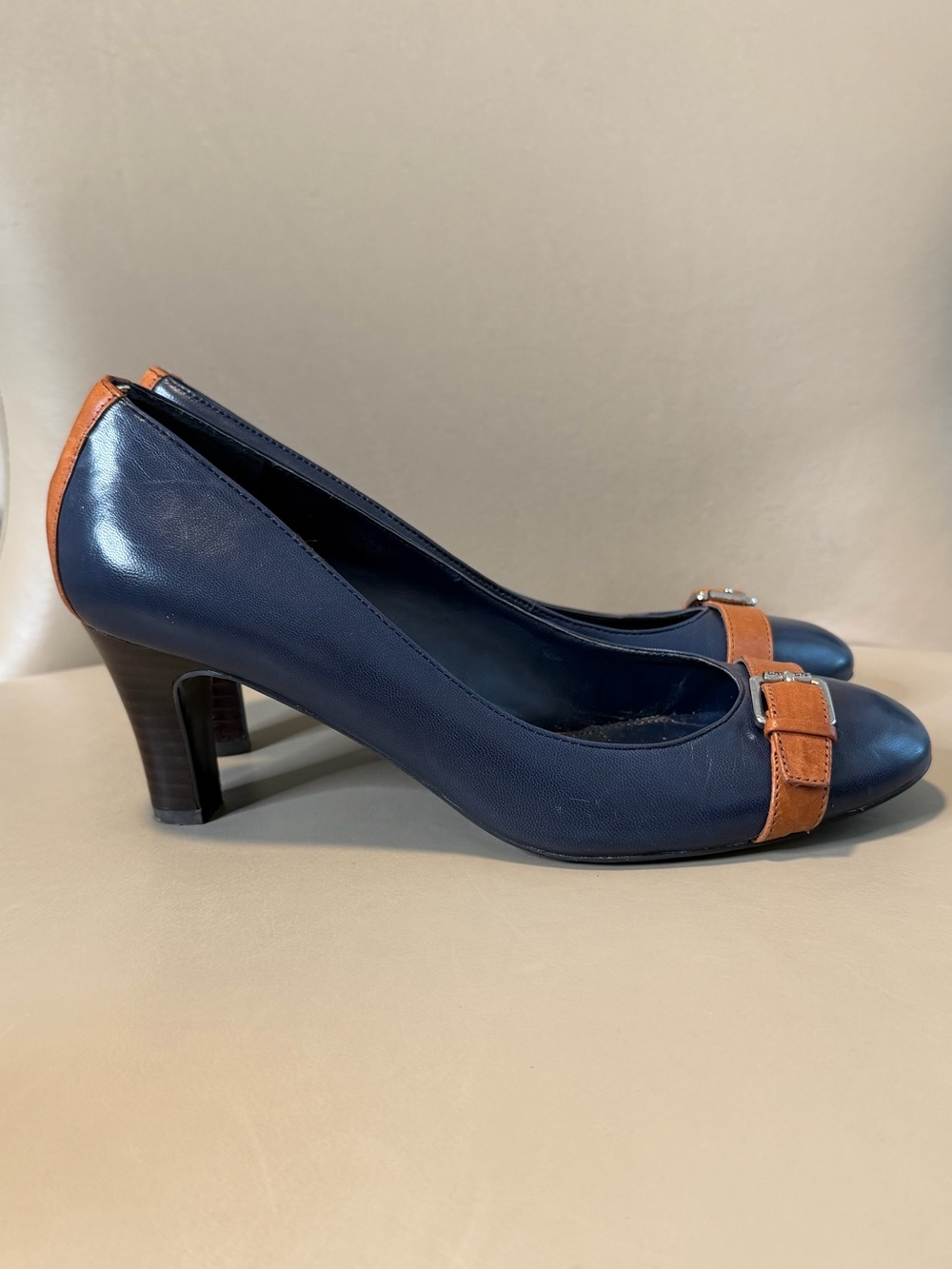 Lauren Ralph Lauren Saffron Navy Leather Round Toe Classic Pump. Size 9. - Picture 3 of 13